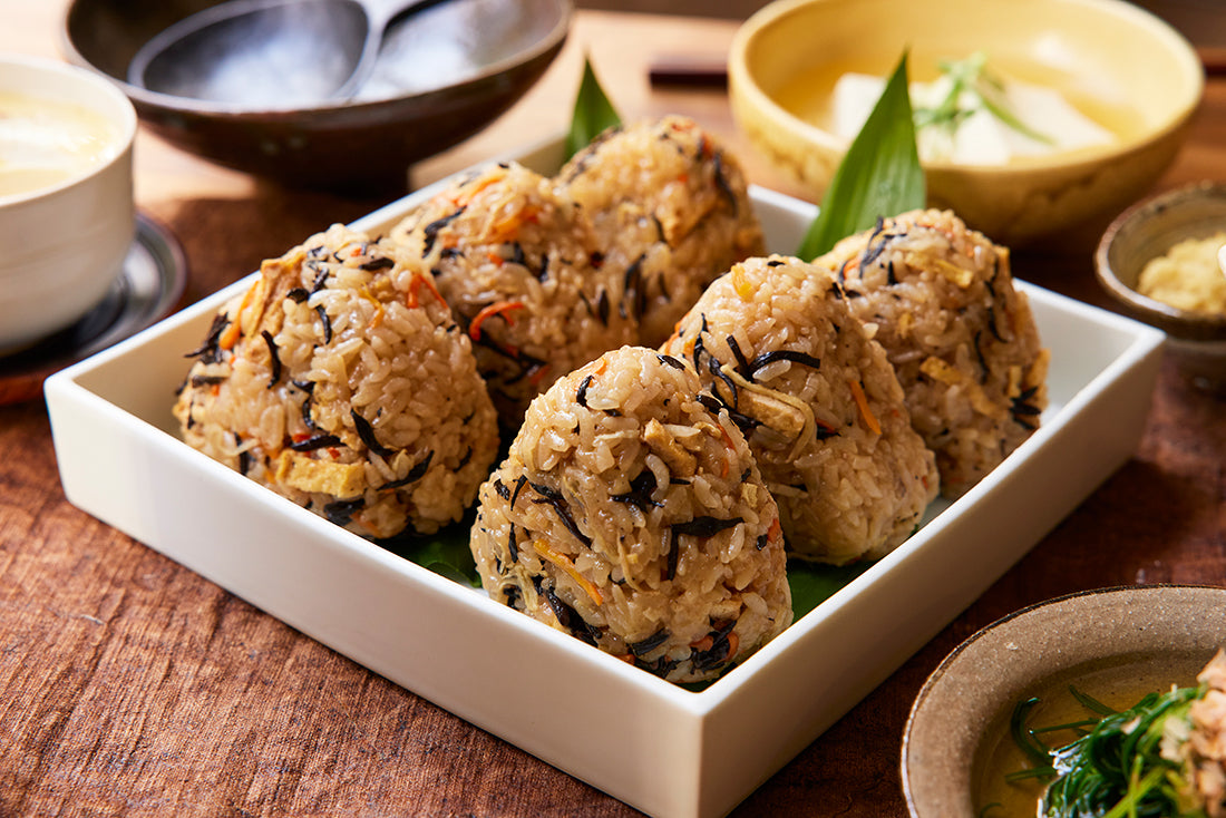 ひじきの入ったしょうがおこわおにぎり